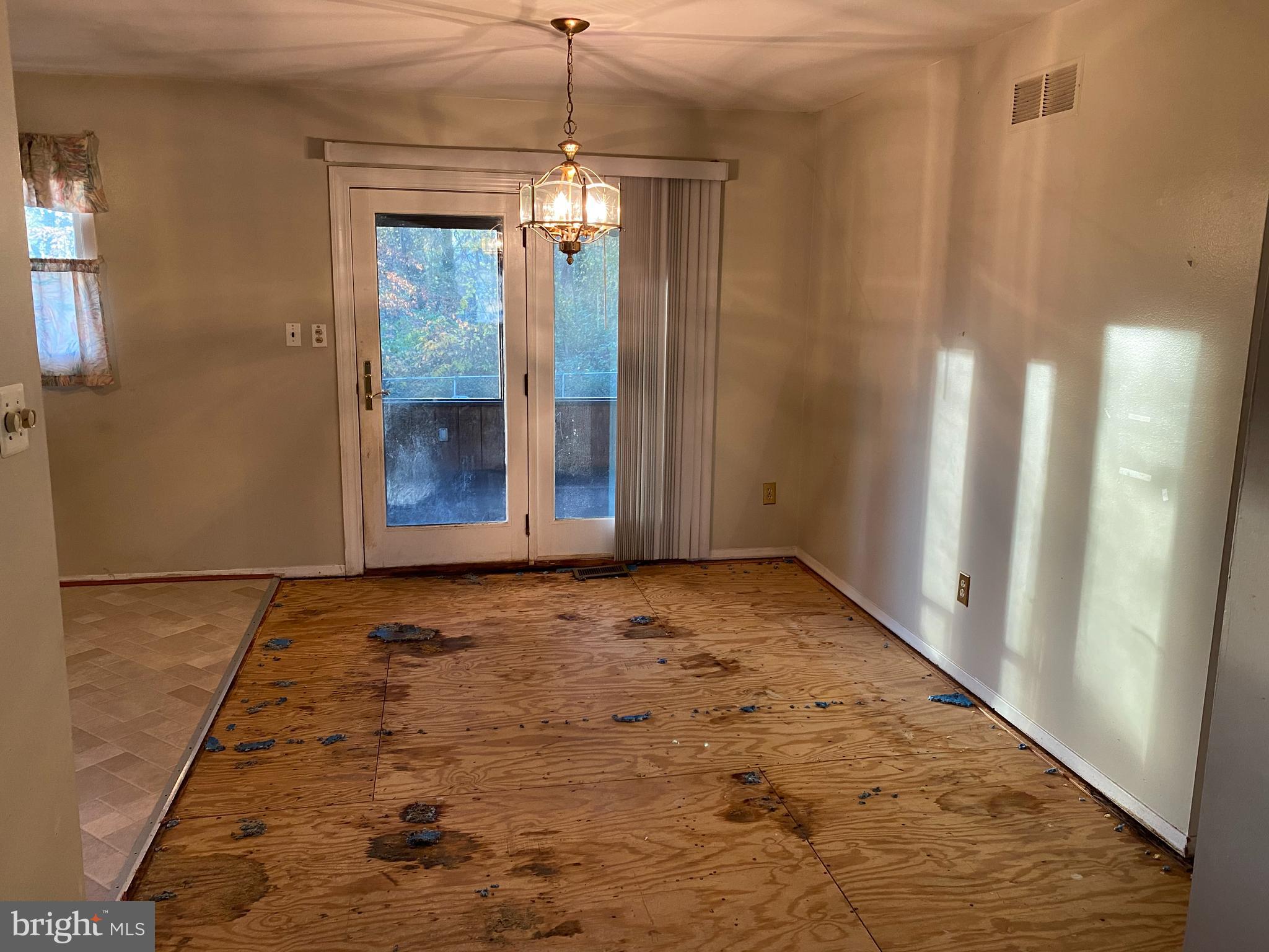 712 Kent Avenue Baltimore, MD 21228 - Photo 7 of 30 Dining Room