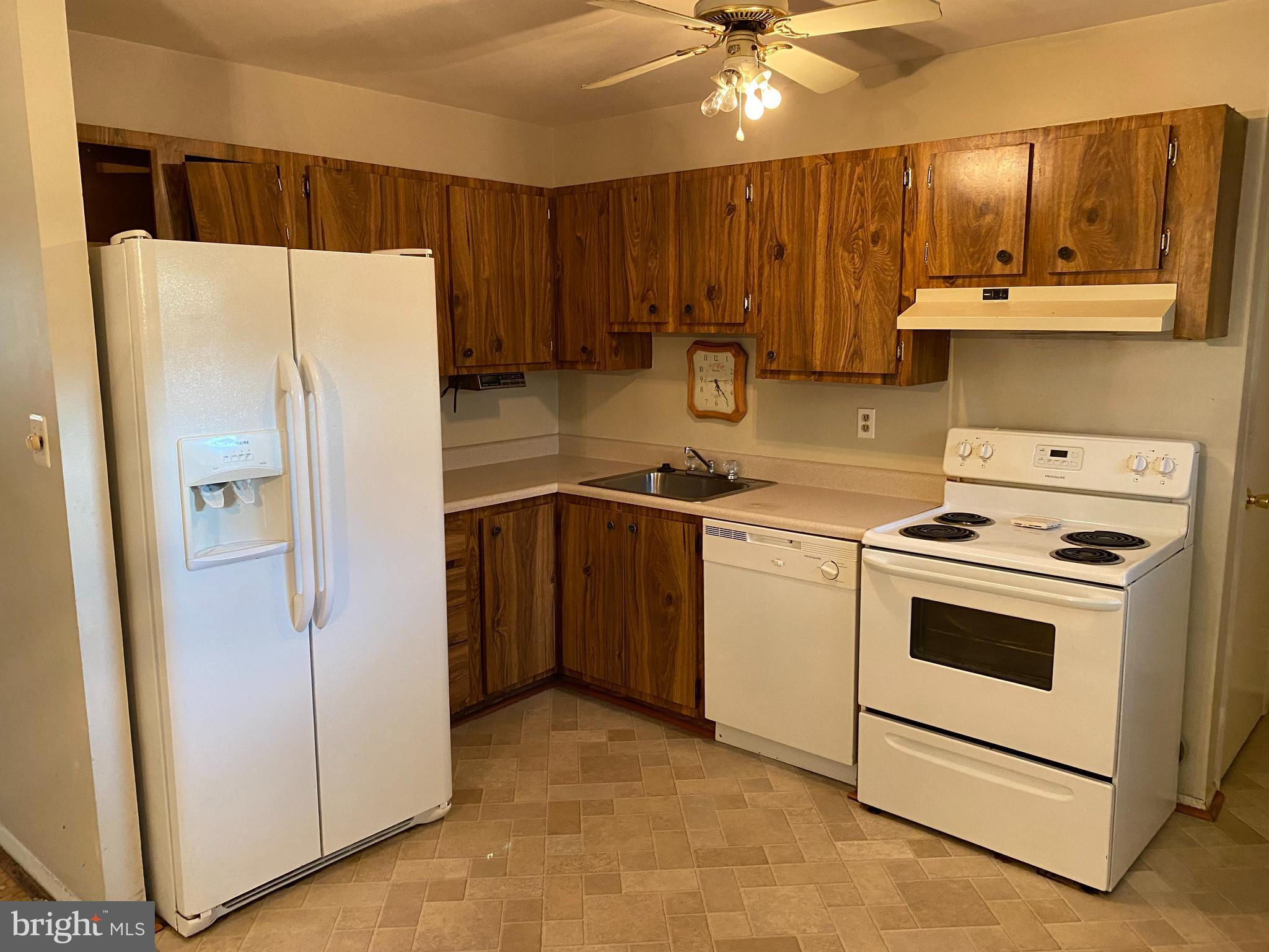 712 Kent Avenue Baltimore, MD 21228 - Photo 9 of 30 Kitchen