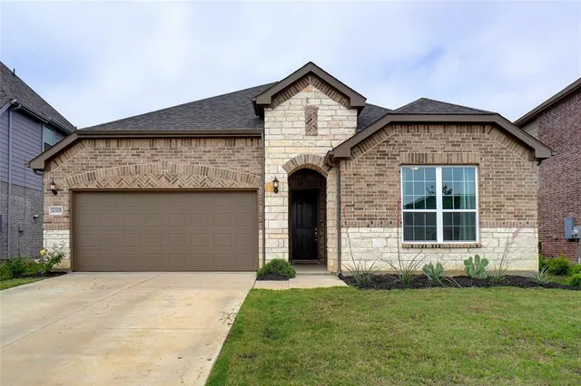 $369,900 | 4305 Expedition Drive, Oak Point, TX 75068