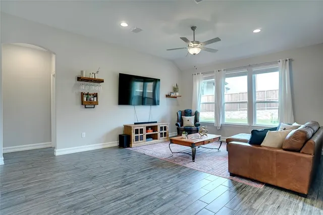 $369,900 | 4305 Expedition Drive, Oak Point, TX 75068
