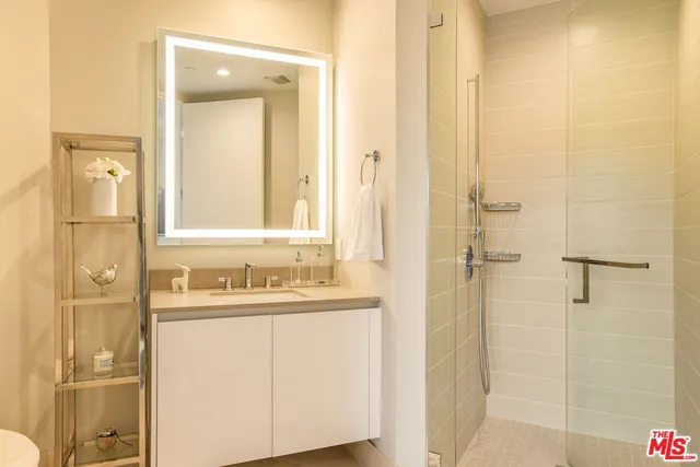 $2,370,000 | 460 North Palm Drive, Unit 403, Beverly Hills, CA 90210