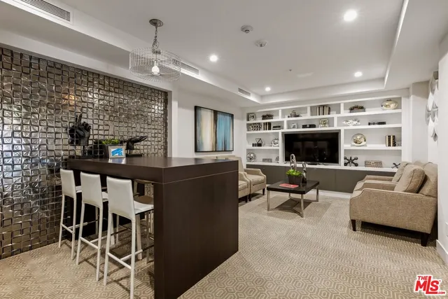 $2,370,000 | 460 North Palm Drive, Unit 403, Beverly Hills, CA 90210