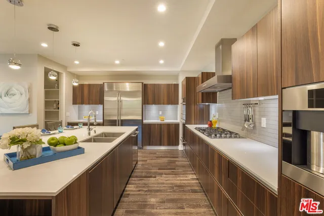 $2,370,000 | 460 North Palm Drive, Unit 403, Beverly Hills, CA 90210