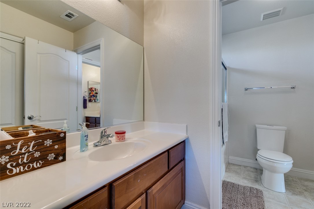 5851 Crumbling Ridge Street Henderson, NV 89011 - Photo 13 of 37
