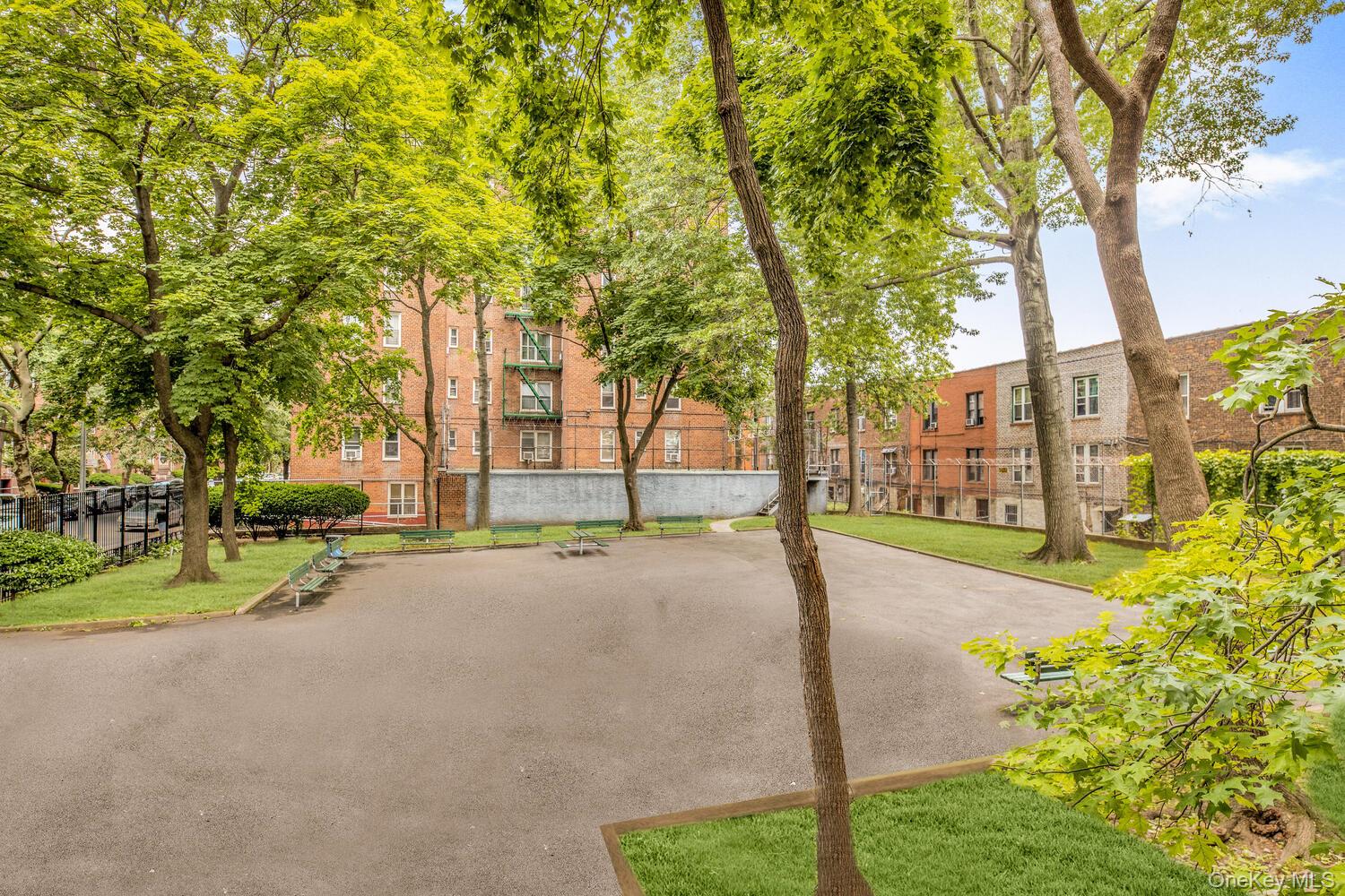 1430 Thieriot Avenue, Unit 6J Bronx, NY 10460 - Photo 11 of 15 View of Residence Only park area #1.