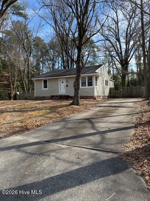 108 Robin Road Jacksonville, NC 28540 - Photo 4 of 15 Front
