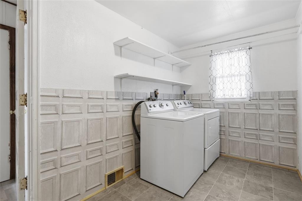 1395 Amity Ridge Road Washington, PA 15301 - Photo 19 of 44 FIRST FLOOR LAUNDRY ROOM /MUD ROOM WITH SEPERATE ENTRACE