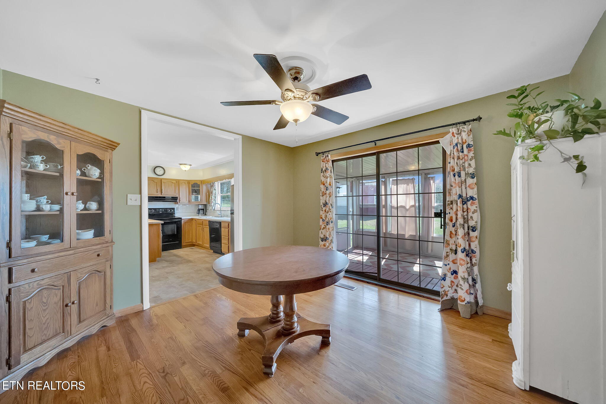 4404 Deerfield Road Knoxville, TN 37921 - Photo 14 of 30 22-web-or-mls-217A1627