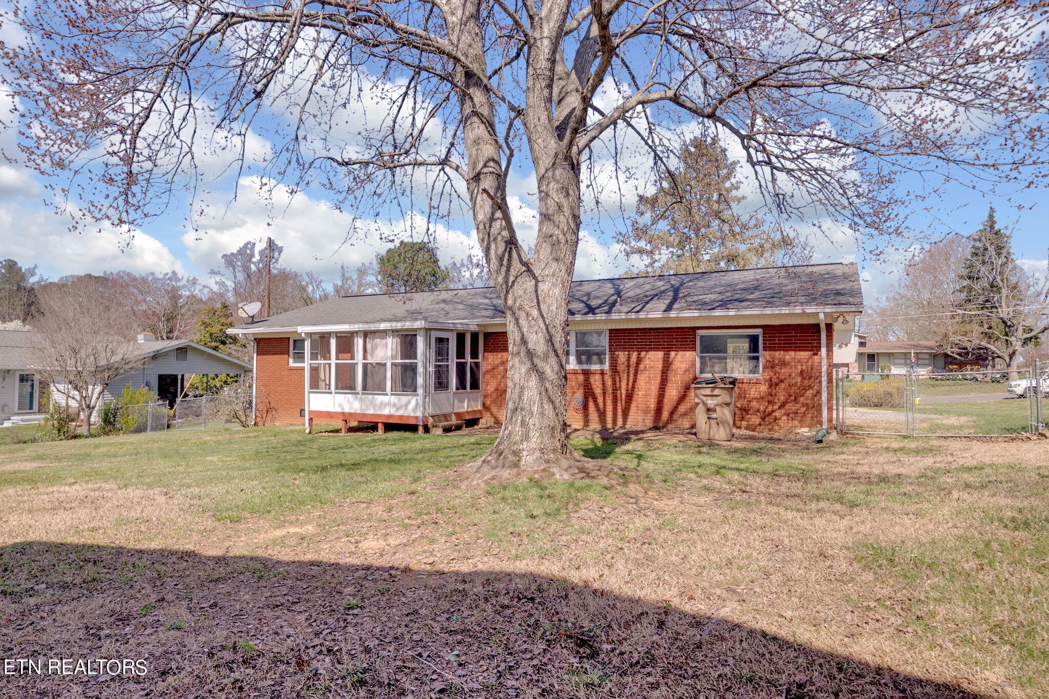4404 Deerfield Road Knoxville, TN 37921 - Photo 24 of 30 25-web-or-mls-217A1647