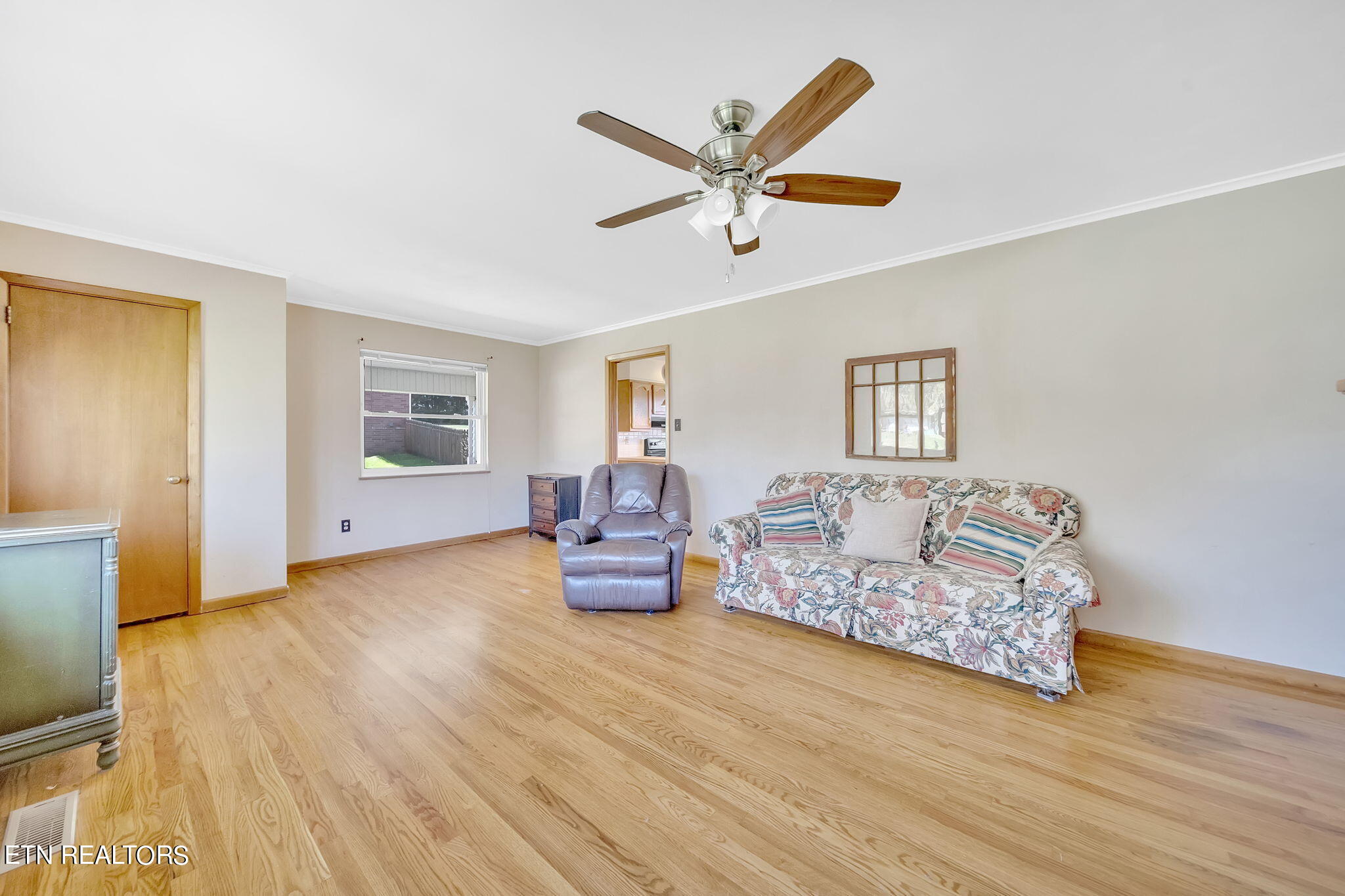 4404 Deerfield Road Knoxville, TN 37921 - Photo 4 of 30 12-web-or-mls-217A1582