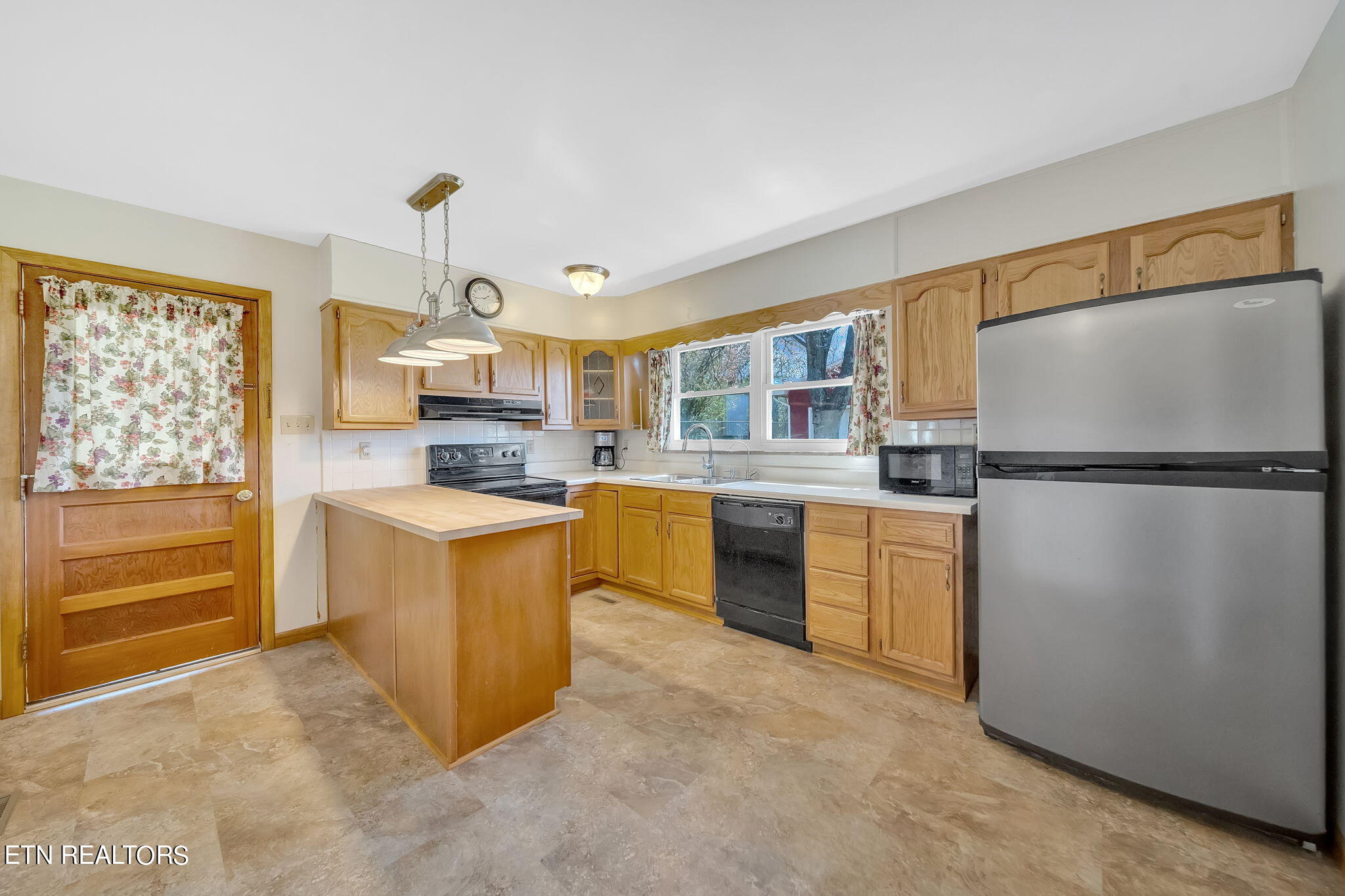 4404 Deerfield Road Knoxville, TN 37921 - Photo 8 of 30 17-web-or-mls-217A1602