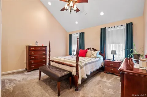 $999,999 | 4 Westbury Avenue, Plainview, NY 11803
