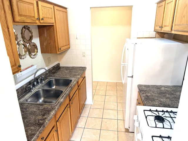 $1,500 | 8440 Skokie Boulevard, Unit 103, Skokie, IL 60077