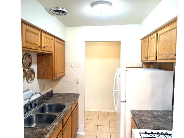 $1,500 | 8440 Skokie Boulevard, Unit 103, Skokie, IL 60077