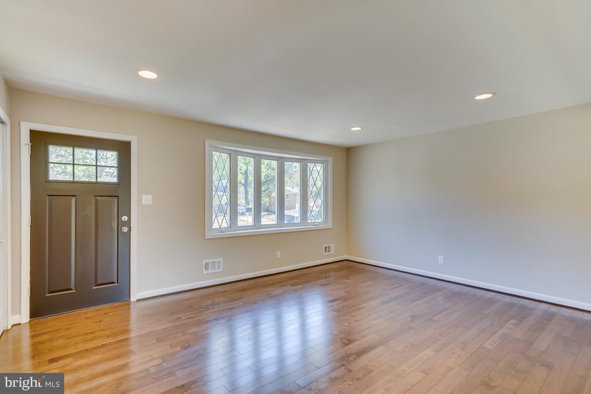 5905 Spell Road Clinton, MD 20735 - Photo 4 of 40 view