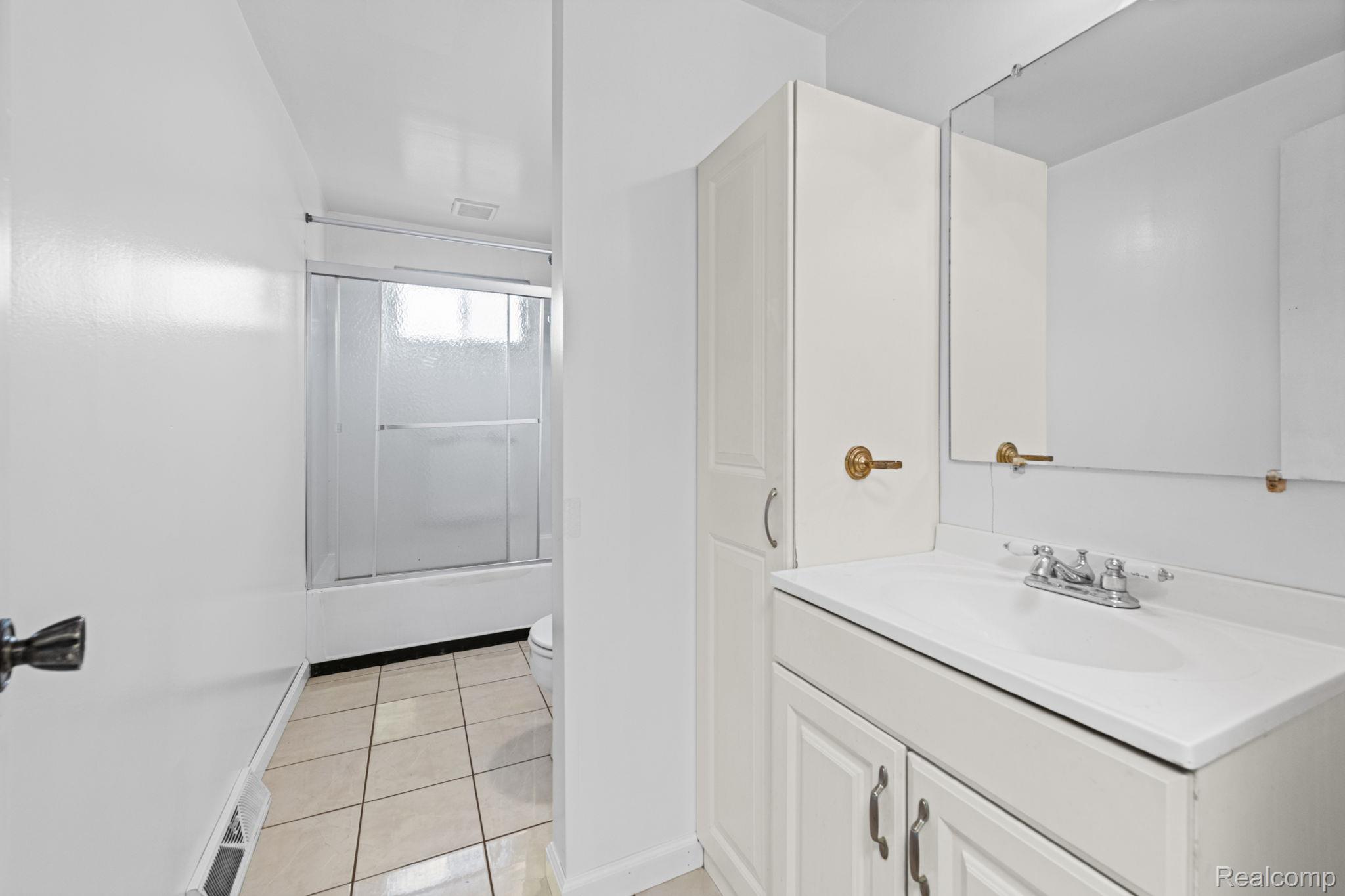 19227 Gudith Road Trenton, MI 48183 - Photo 22 of 33 18-web-or-mls-19227-gudith-rd.jpg