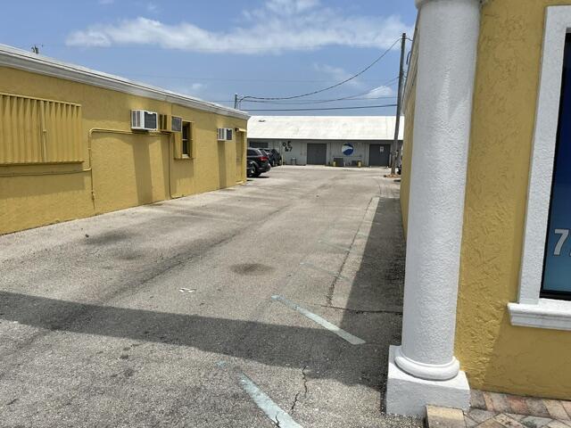 337 West Indiantown Road Jupiter, FL 33458 - Photo 11 of 19 Breezeway between buildings