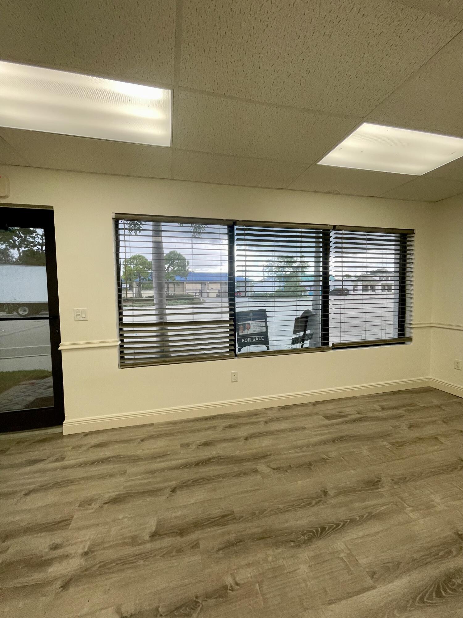 337 West Indiantown Road Jupiter, FL 33458 - Photo 4 of 19 Main office on Indiantown Road