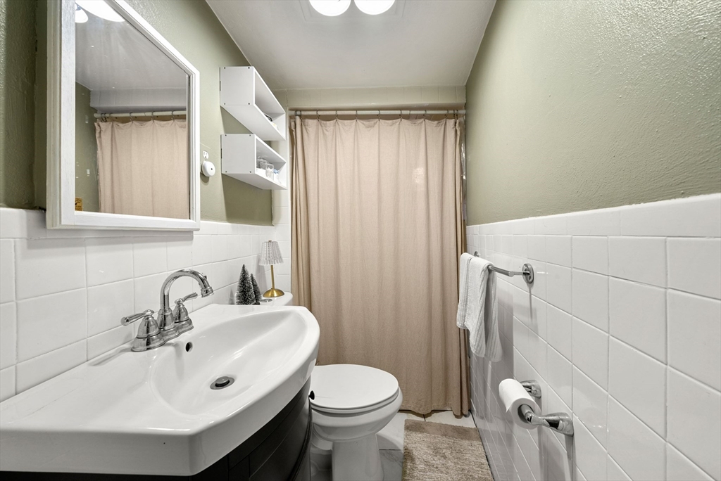 10 Henchman Street, Unit 2R Boston, MA 02113 - Photo 11 of 14