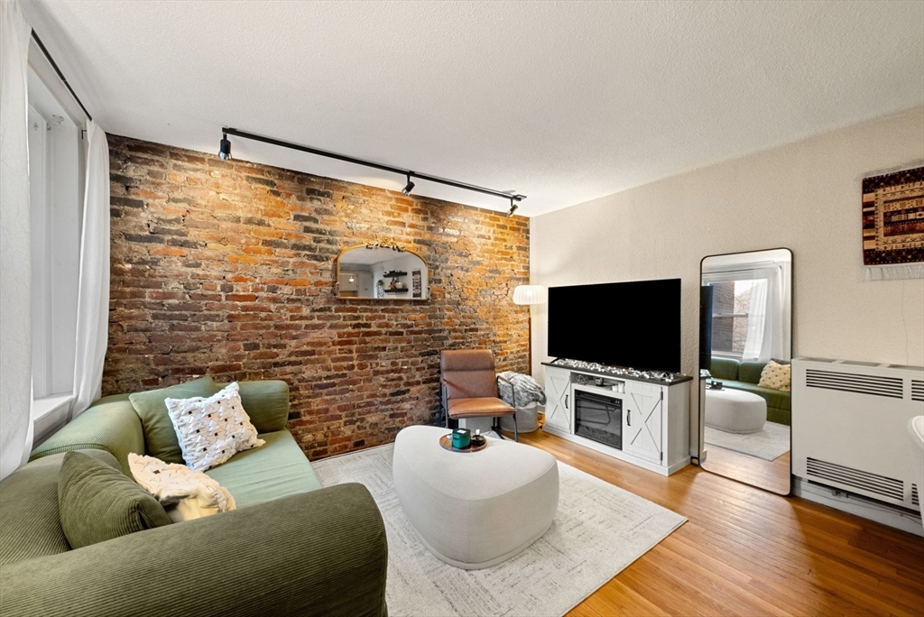 10 Henchman Street, Unit 2R Boston, MA 02113 - Photo 2 of 14