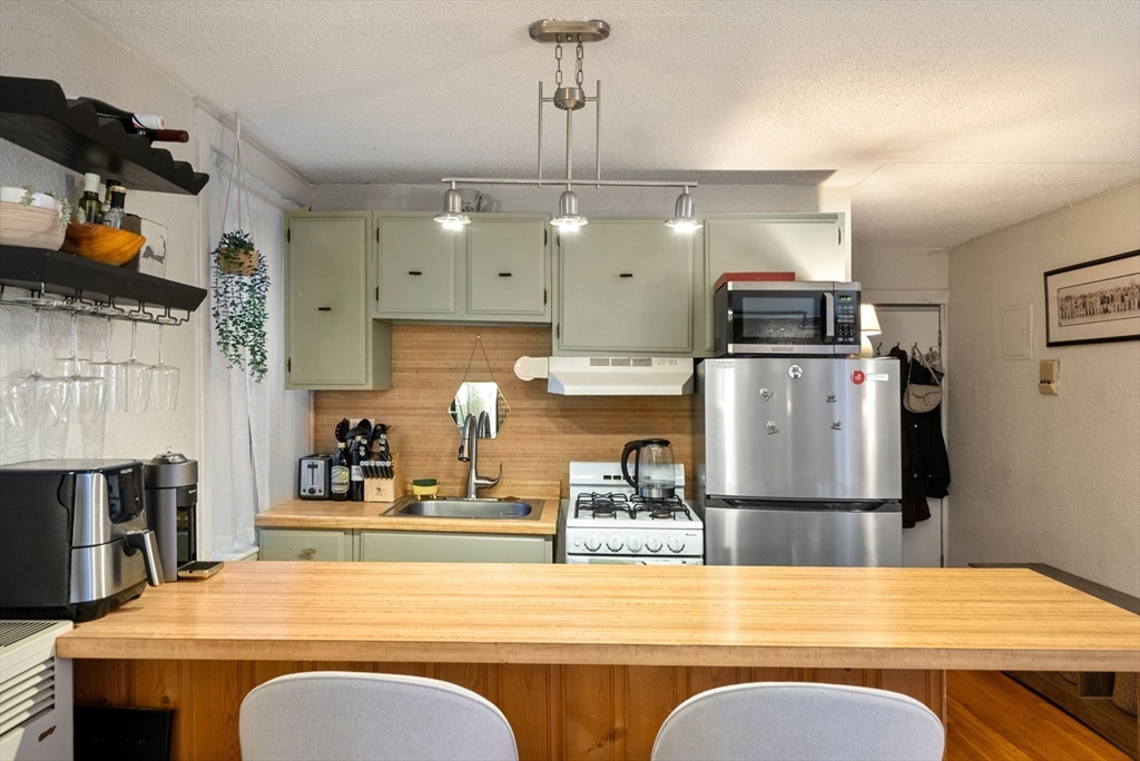 10 Henchman Street, Unit 2R Boston, MA 02113 - Photo 5 of 14