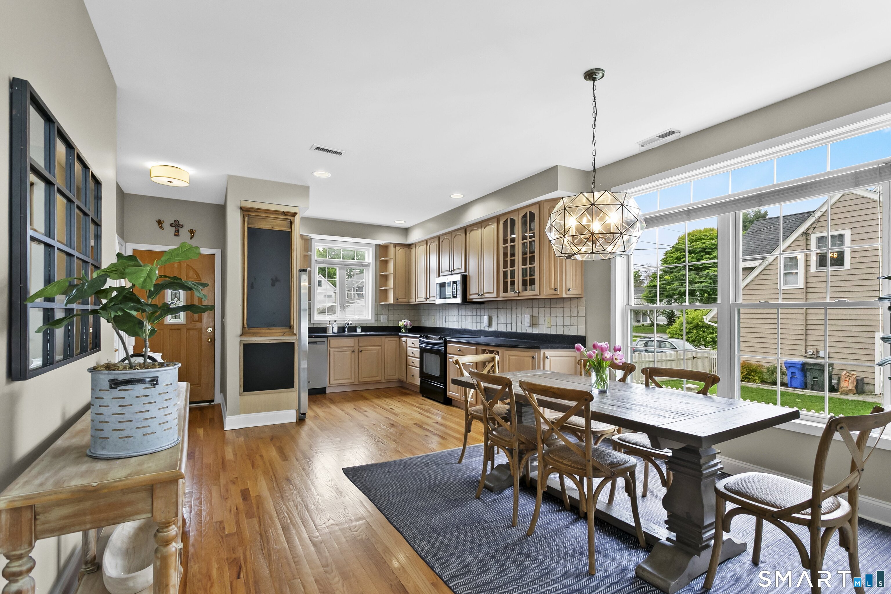 896 Riverside Drive Fairfield, CT 06824 - Photo 8 of 31