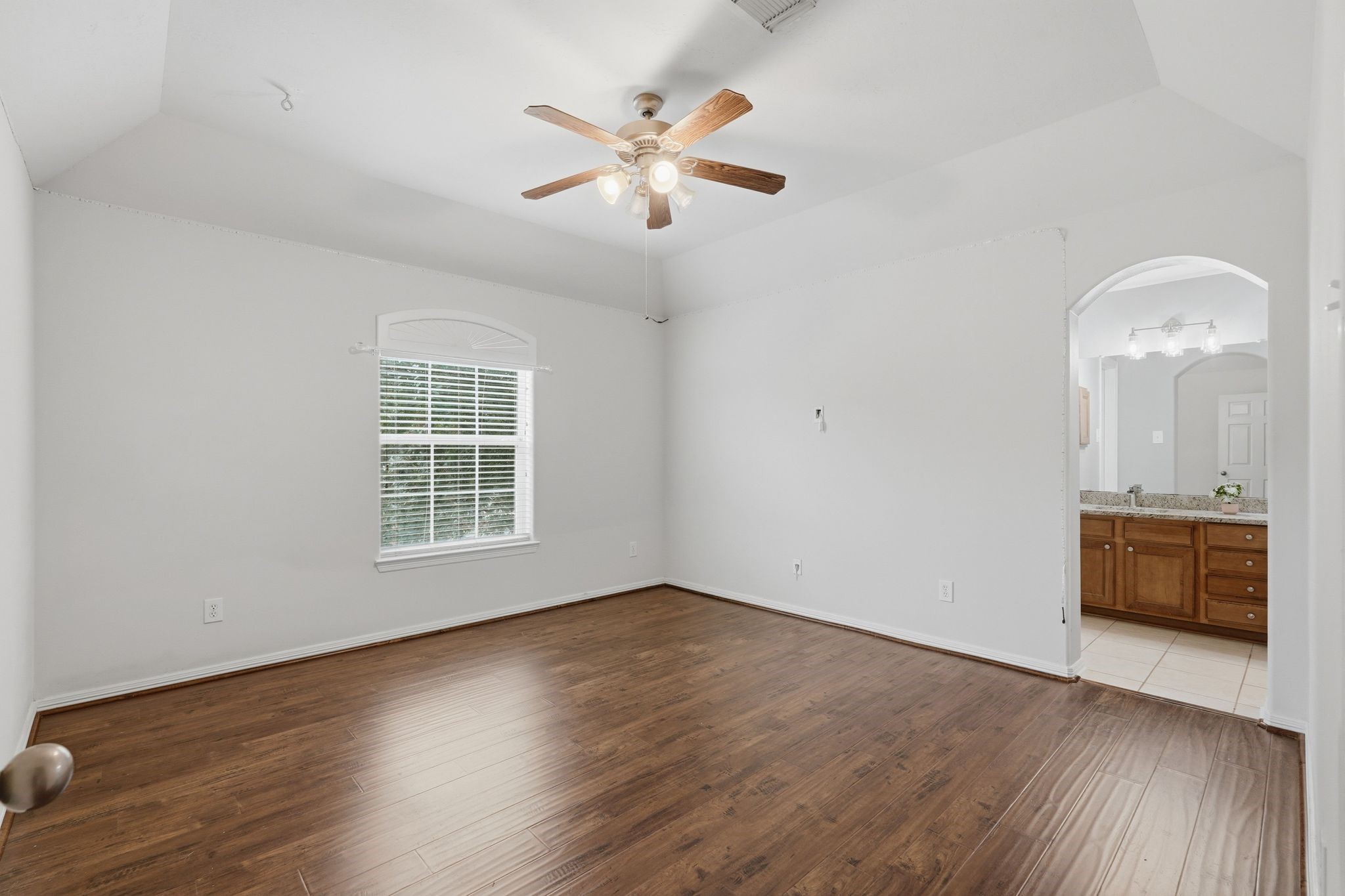 30307 Aldine Westfield Road Spring, TX 77386 - Photo 34 of 46 Secondary Bedroom 3, with second Jack & Jill Bath.