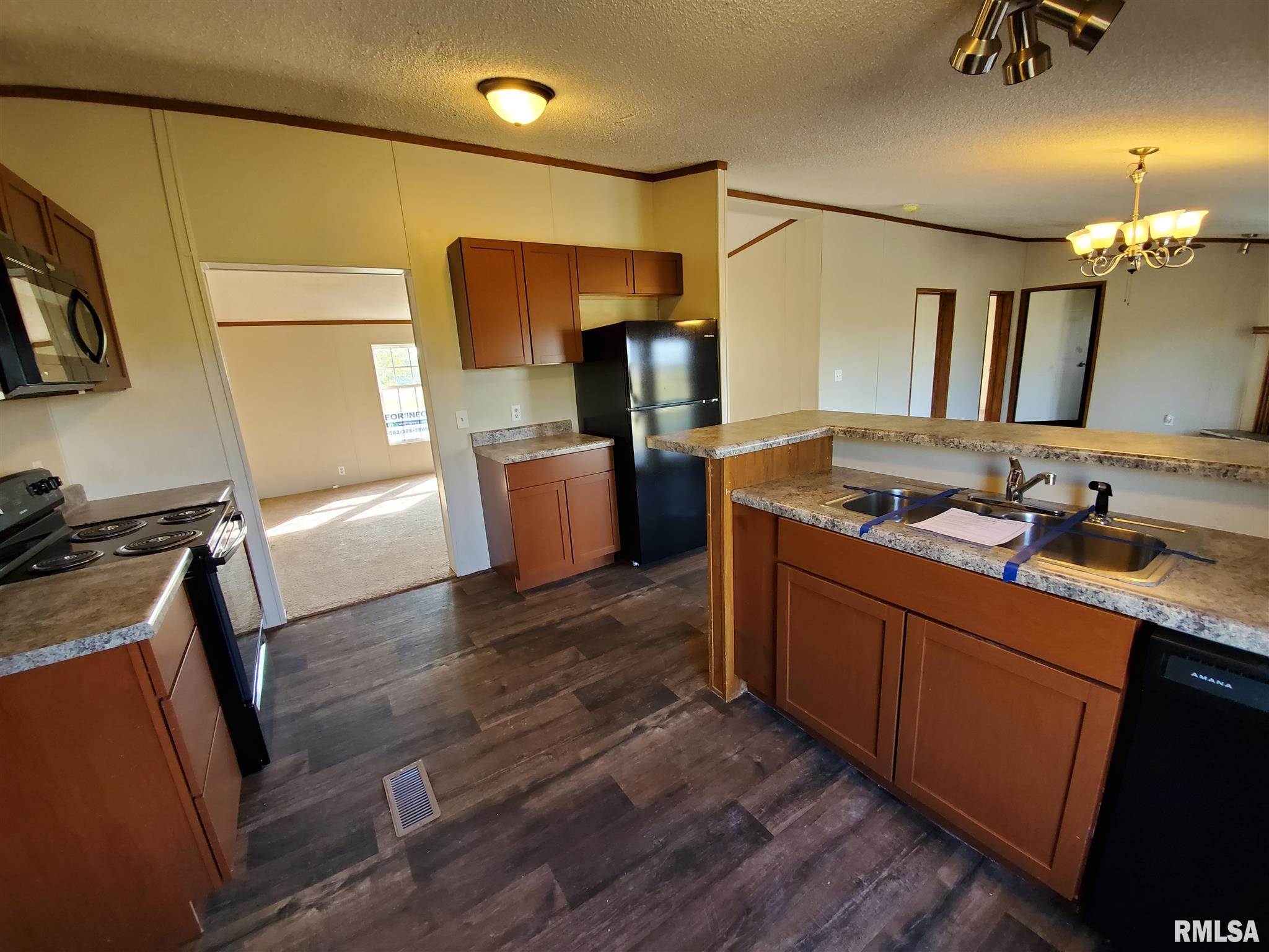 900 Cook Road Eldorado, IL 62930 - Photo 8 of 33 Gallery Image 8