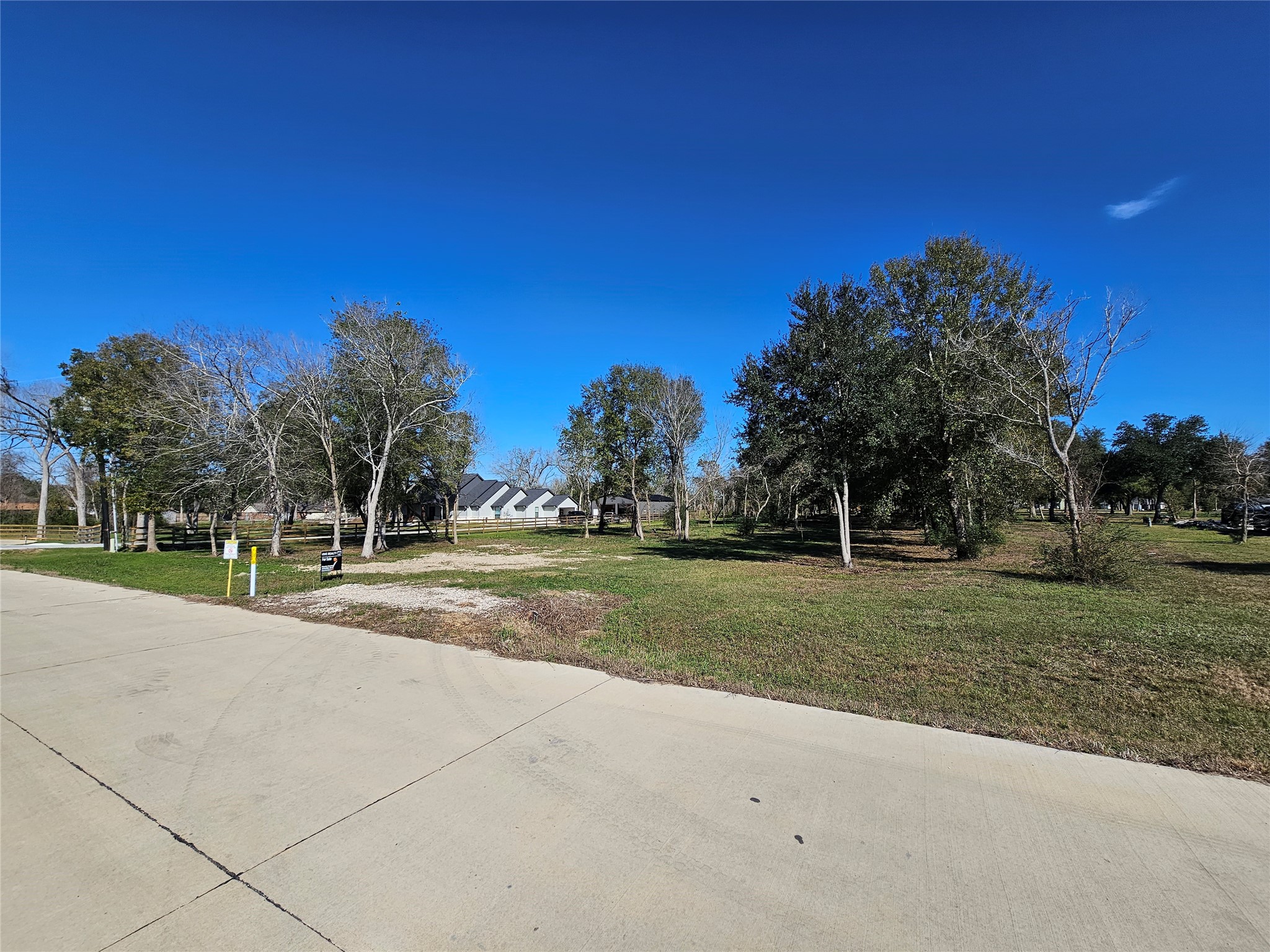 4607 Shadow Pond Lane Alvin, TX 77511 - Photo 7 of 12 a view of a house with a big yard