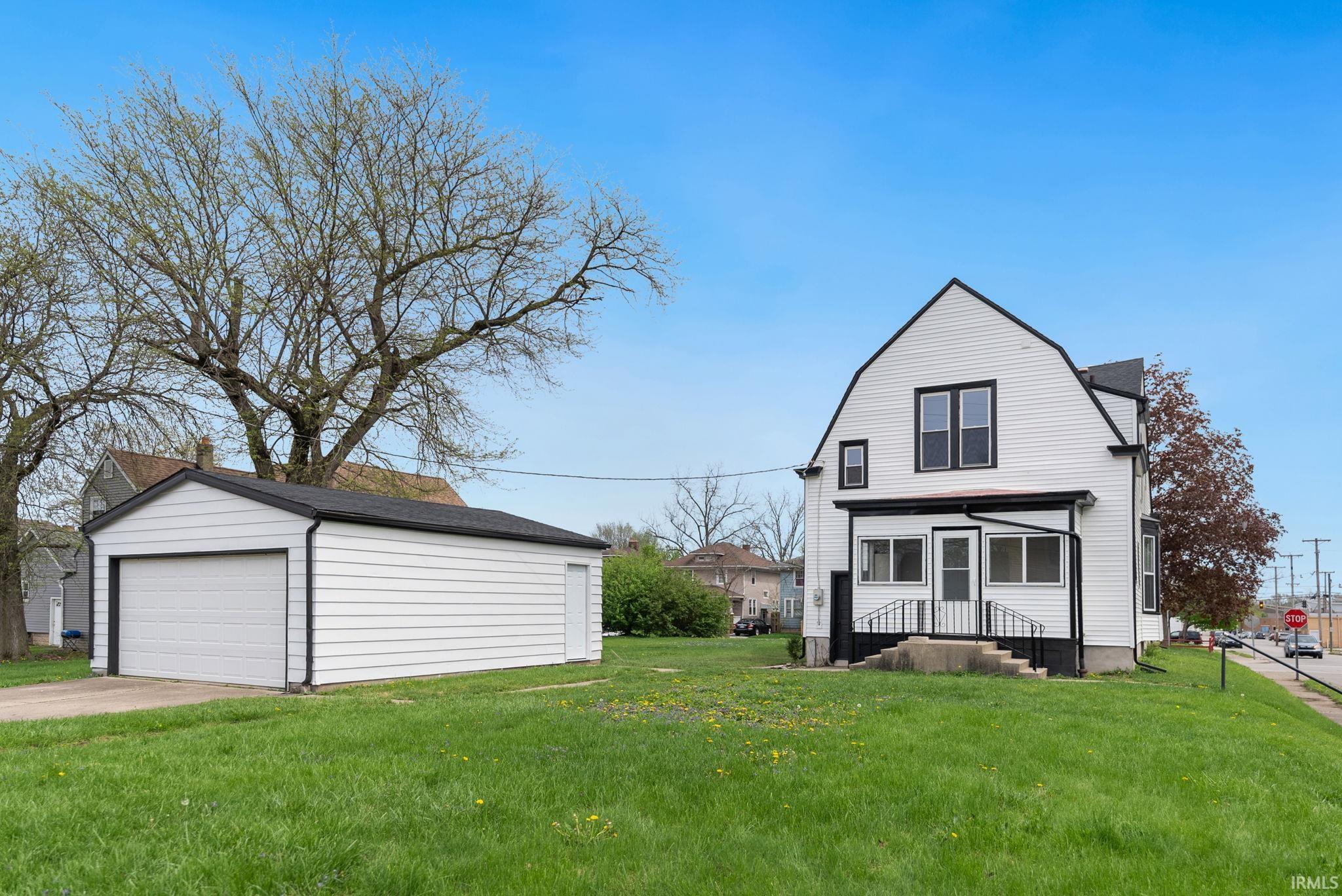 3632 South Harrison Street Fort Wayne, IN 46807 - Photo 2 of 36