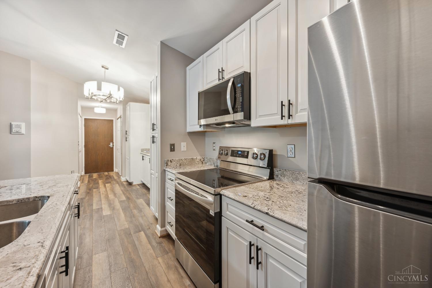 7641 Montgomery Road, Unit 7 Cincinnati, OH 45236 - Photo 9 of 27 Gallery Image 9