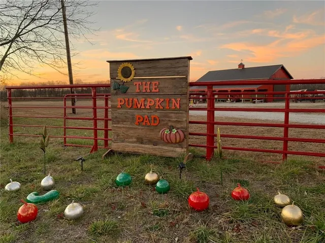 $1,000,000 | 35100 East Outer Belt Road, Lone Jack, MO 64070