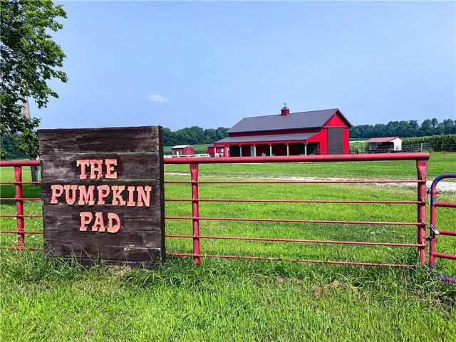 $1,000,000 | 35100 East Outer Belt Road, Lone Jack, MO 64070