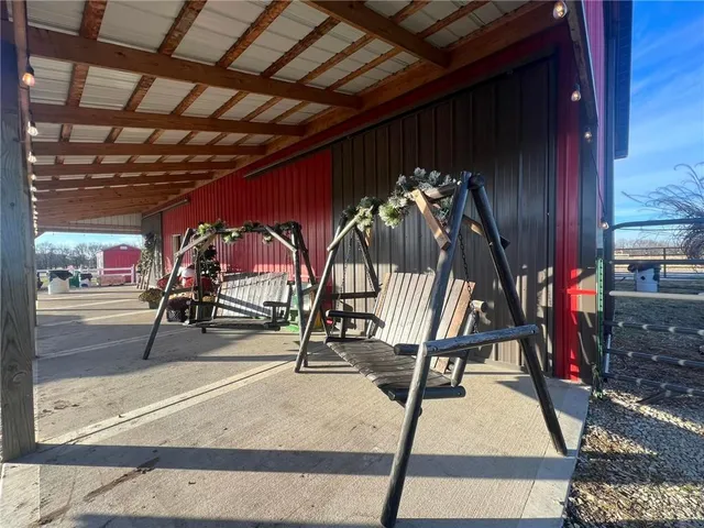 $1,000,000 | 35100 East Outer Belt Road, Lone Jack, MO 64070