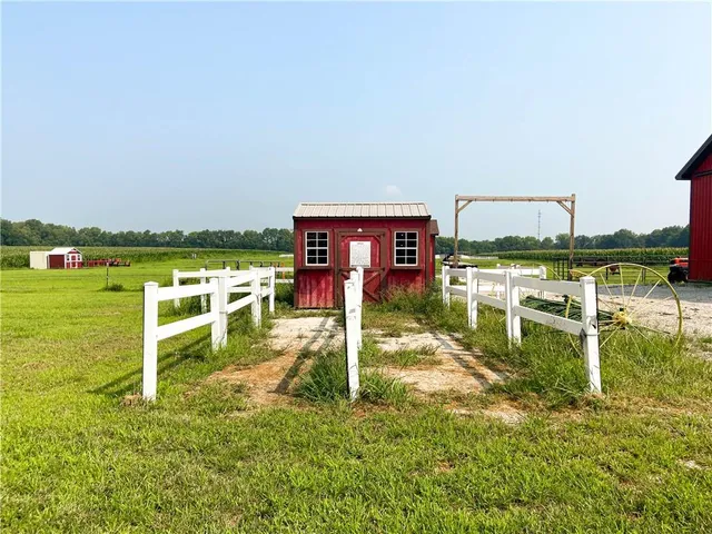 $1,000,000 | 35100 East Outer Belt Road, Lone Jack, MO 64070