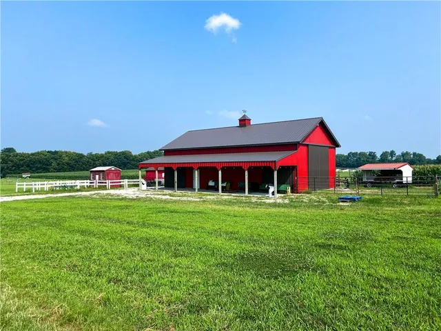 $1,000,000 | 35100 East Outer Belt Road, Lone Jack, MO 64070
