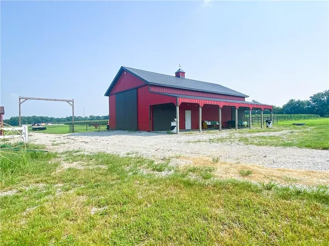 $1,000,000 | 35100 East Outer Belt Road, Lone Jack, MO 64070