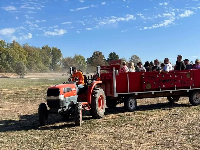 $1,000,000 | 35100 East Outer Belt Road, Lone Jack, MO 64070