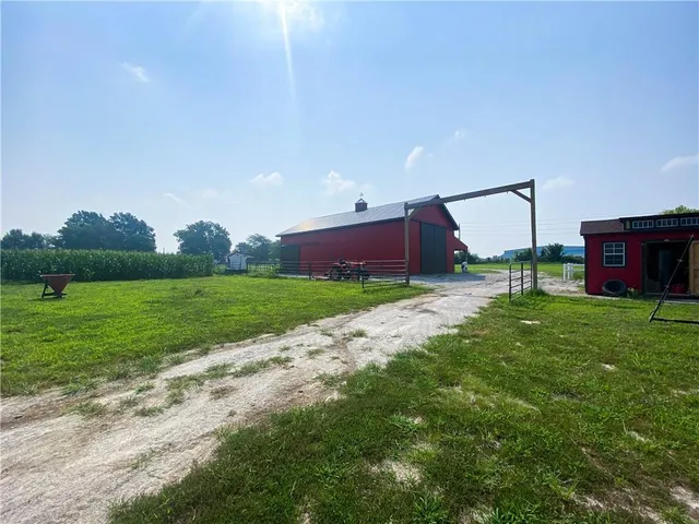 $1,000,000 | 35100 East Outer Belt Road, Lone Jack, MO 64070