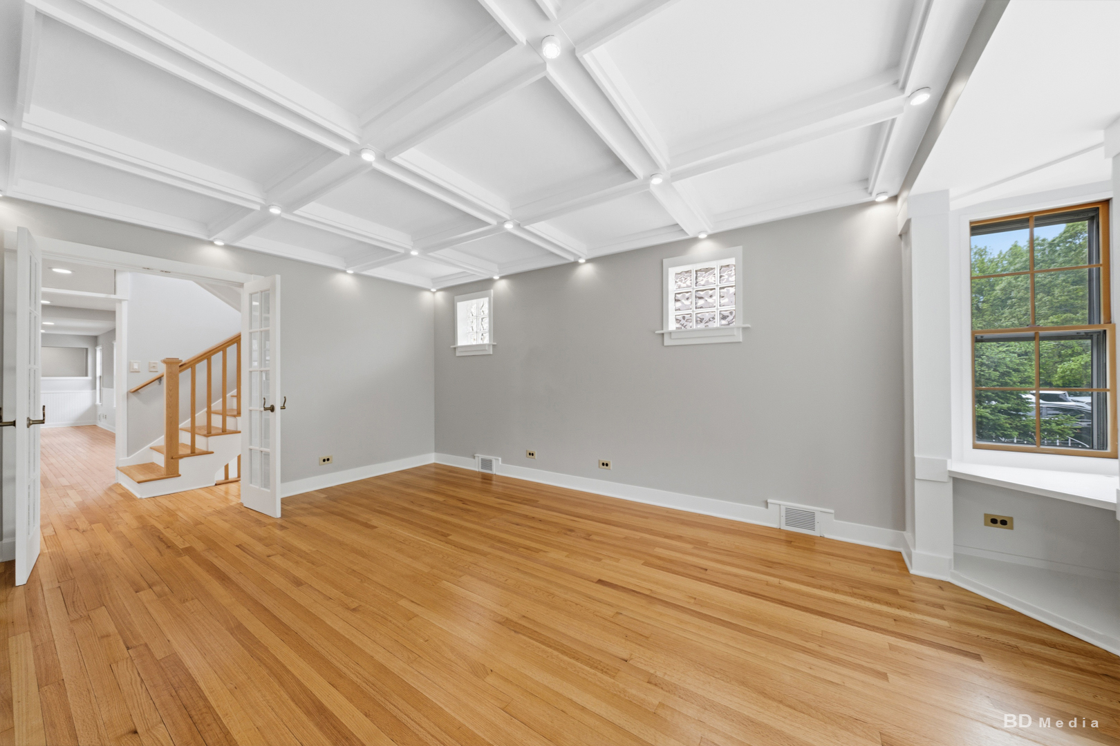 10428 South Springfield Avenue Chicago, IL 60655 - Photo 5 of 43 a view of empty room with wooden floor
