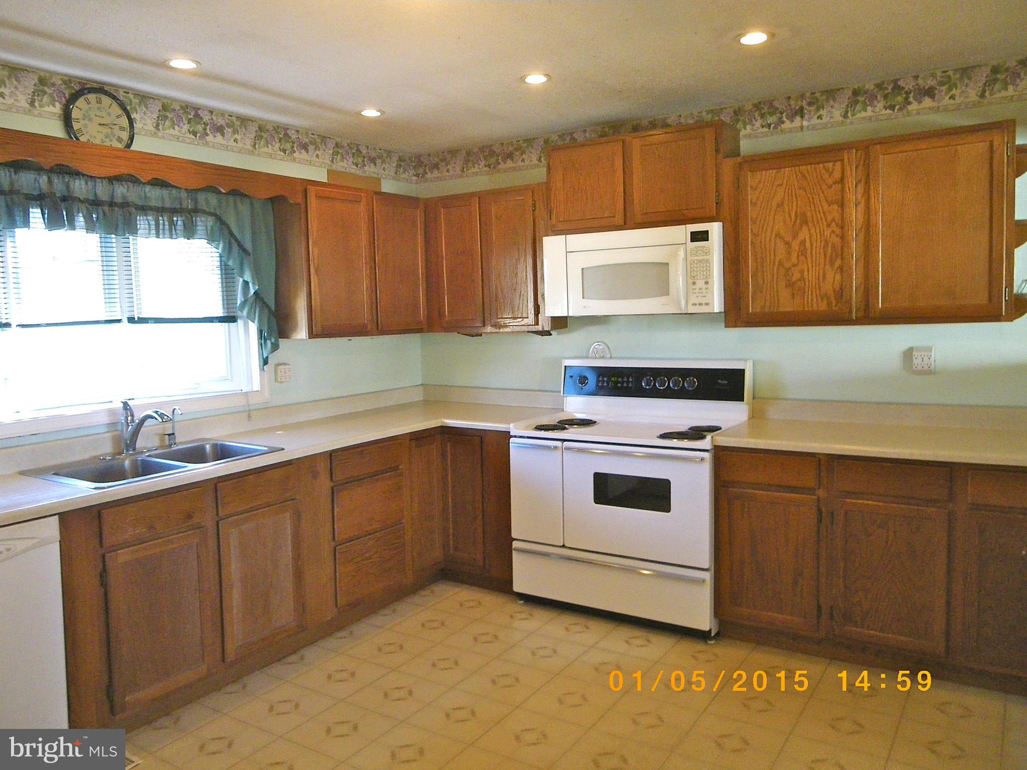 5347 Balls Mill Road Midland, VA 22728 - Photo 5 of 30 Eat-In Kitchen with Built-In Microwave