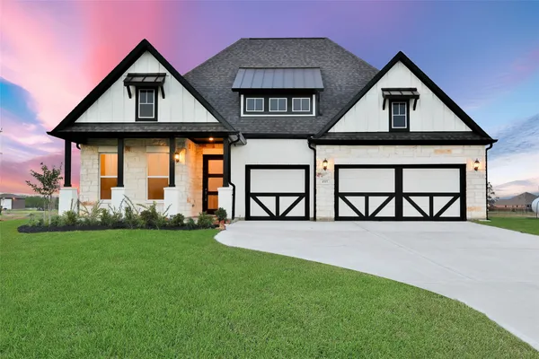 a view of front of house with a yard