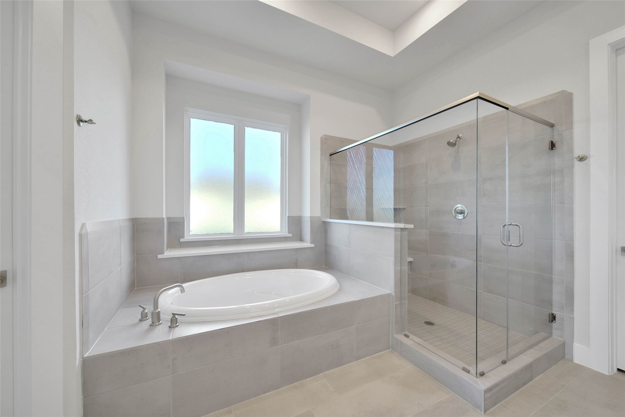 4515 Magnolia Bend Drive Rosharon, TX 77583 - Photo 21 of 46 a bathroom with a shower and bathtub