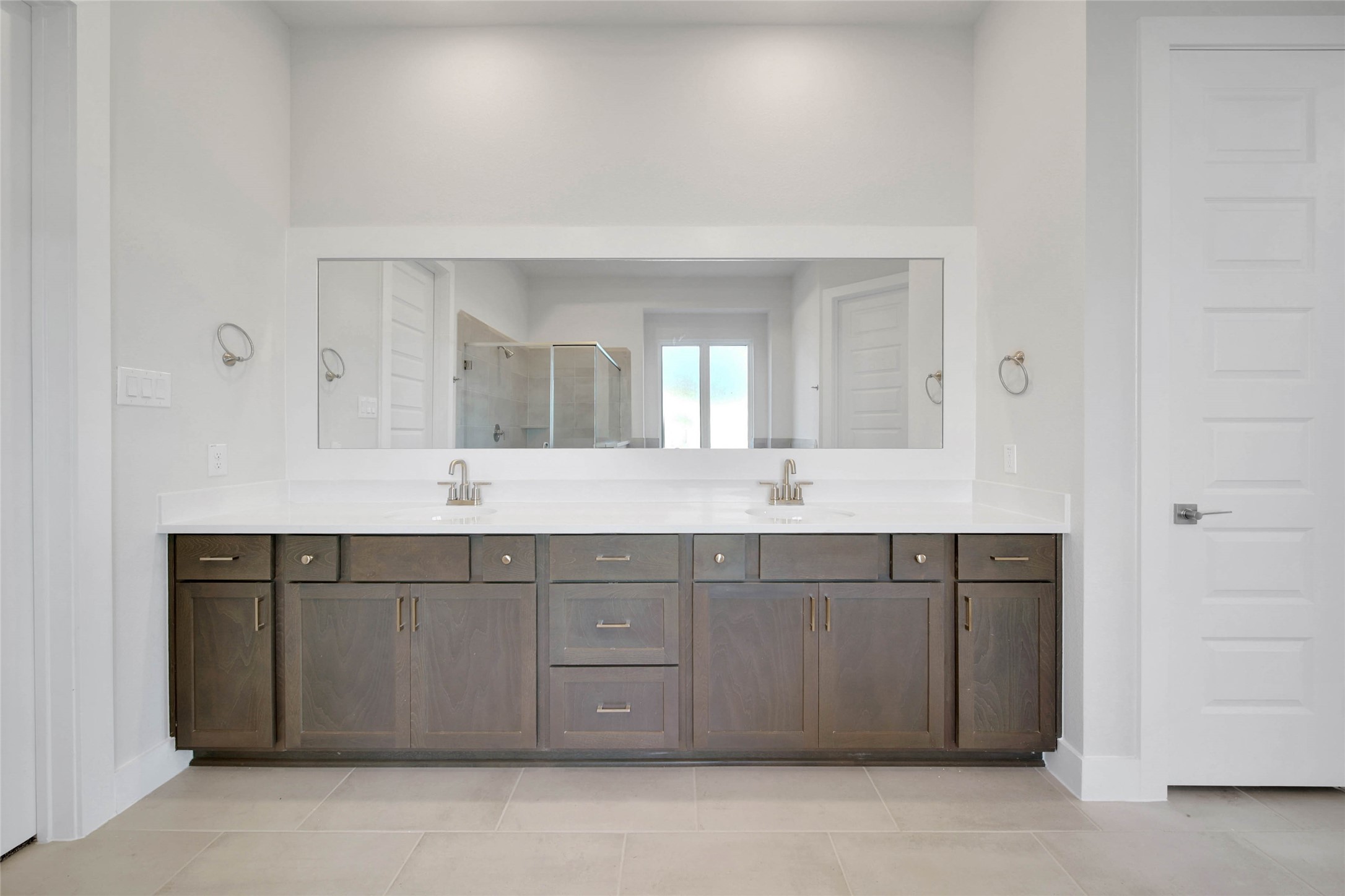 4515 Magnolia Bend Drive Rosharon, TX 77583 - Photo 22 of 46 a bathroom with a sink vanity and mirror