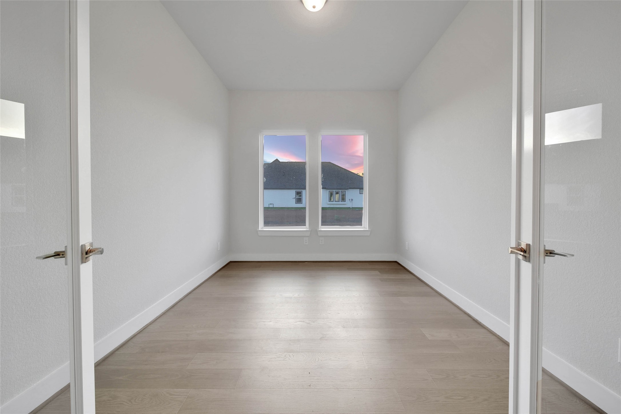 4515 Magnolia Bend Drive Rosharon, TX 77583 - Photo 24 of 46 an empty room with windows