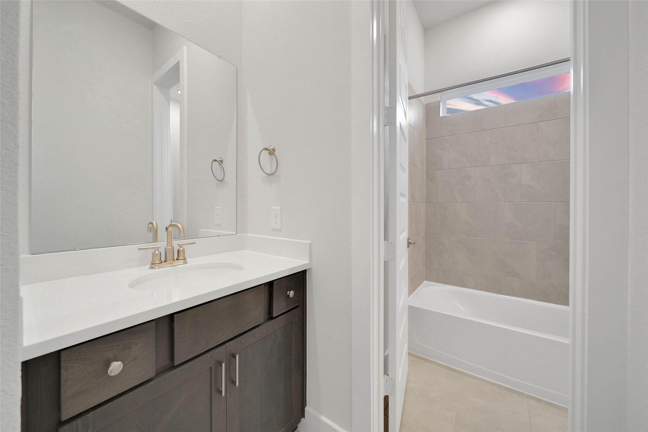 4515 Magnolia Bend Drive Rosharon, TX 77583 - Photo 29 of 46 a bathroom with a bath tub sink vanity and mirror