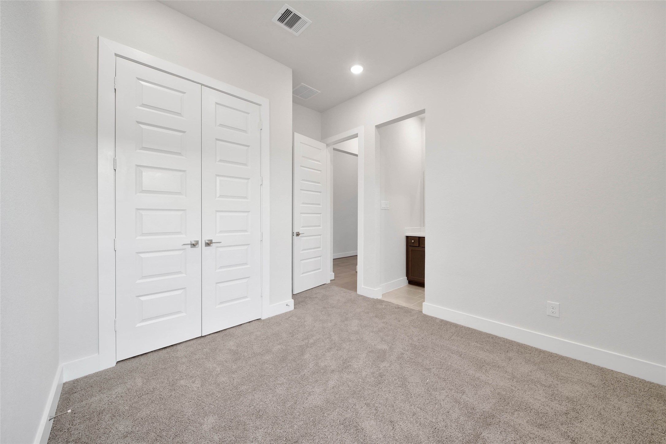 4515 Magnolia Bend Drive Rosharon, TX 77583 - Photo 31 of 46 an empty room with closet area