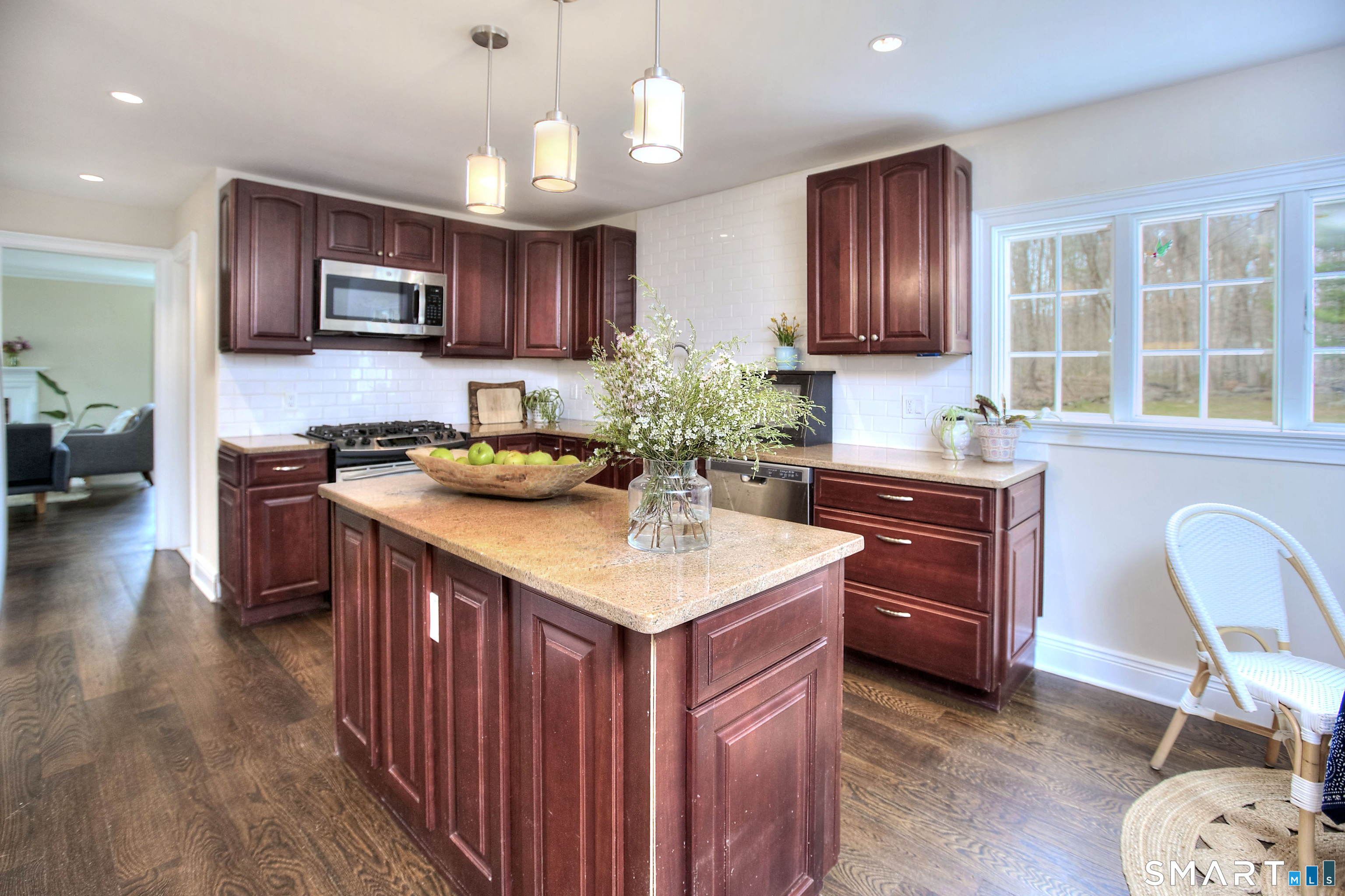 3725 Redding Road Fairfield, CT 06824 - Photo 11 of 40