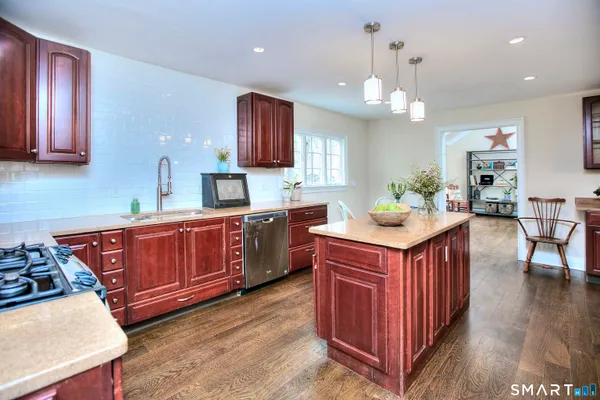 $1,275,000 | 3725 Redding Road, Fairfield, CT 06824