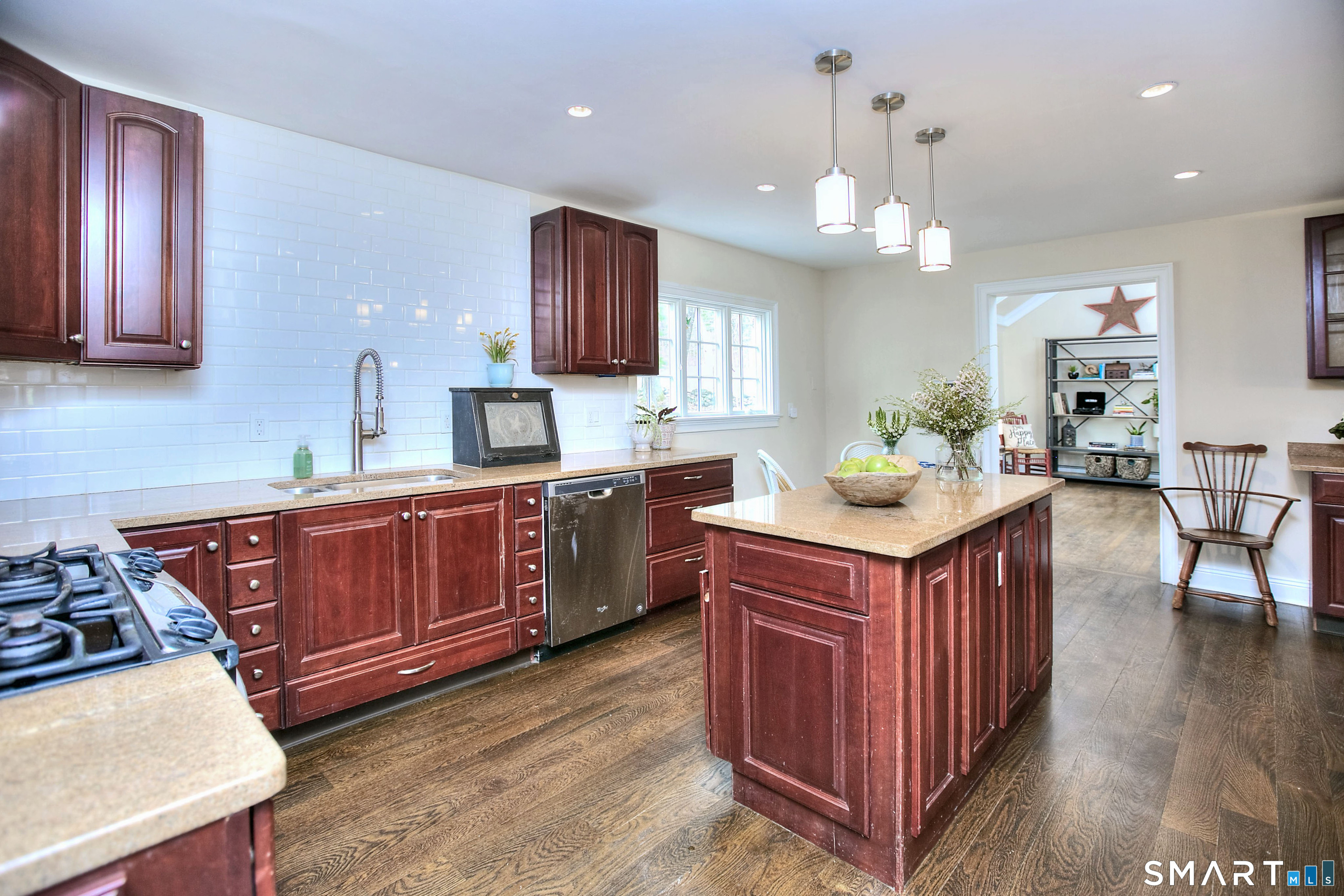 3725 Redding Road Fairfield, CT 06824 - Photo 13 of 40